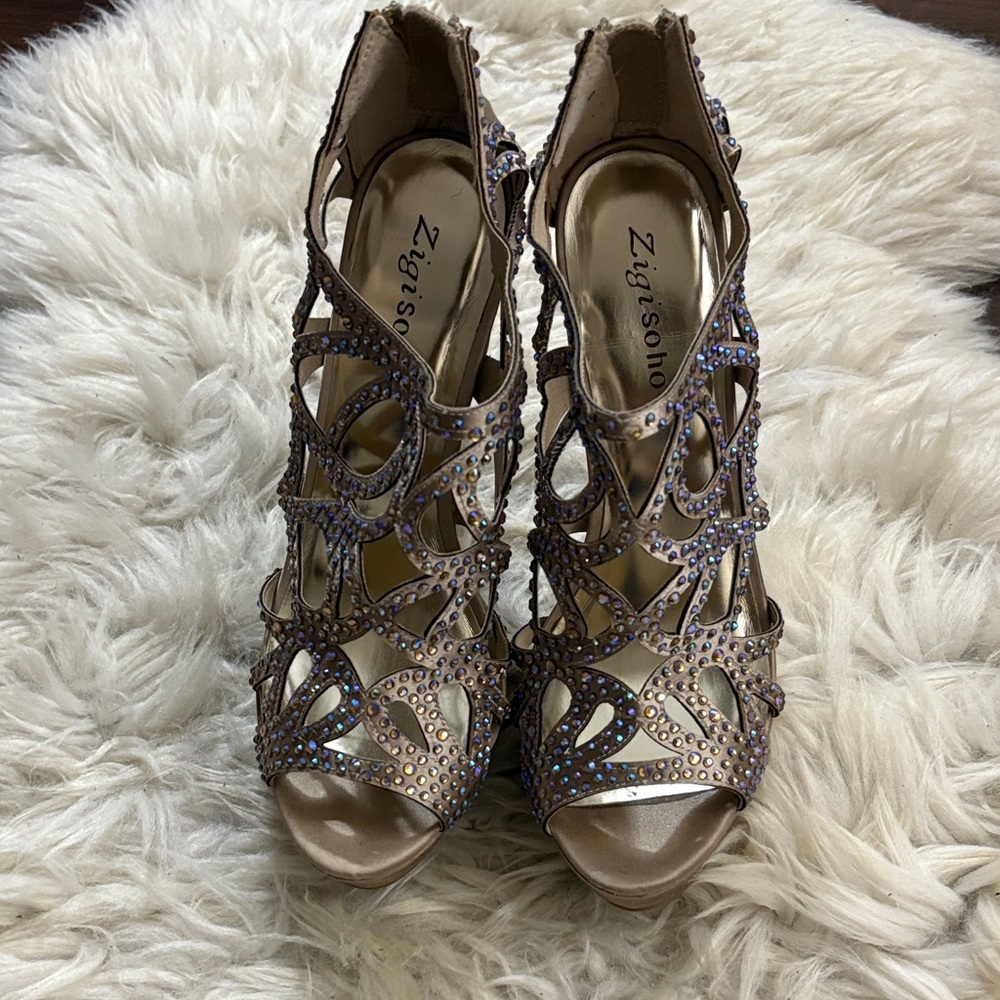 Zigi Soho, Champagne bejeweled heel, size 8